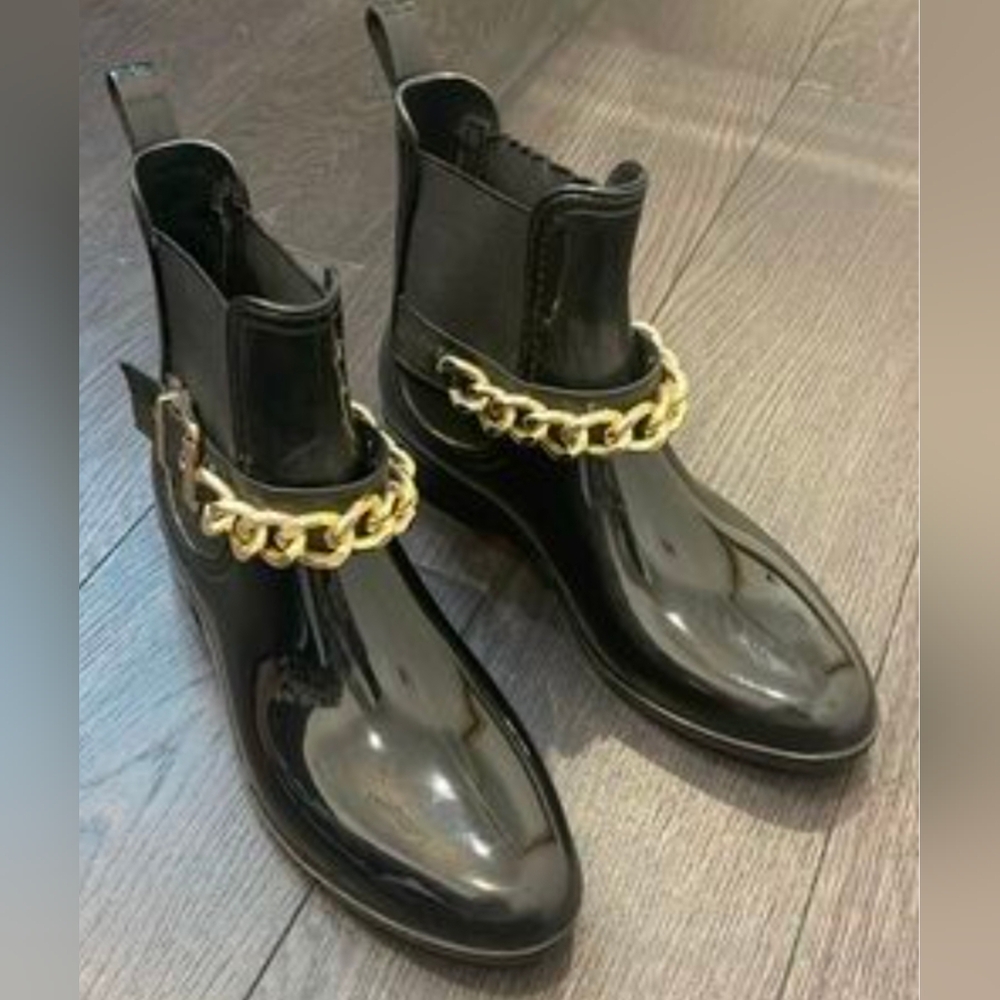Call It Spring Black Ankle Rain ๐ง๏ธ โ Boots with Chain Detail Size 8 - Picture 3 of 11